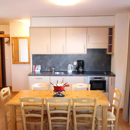 Near Centre Of The Village Appartement