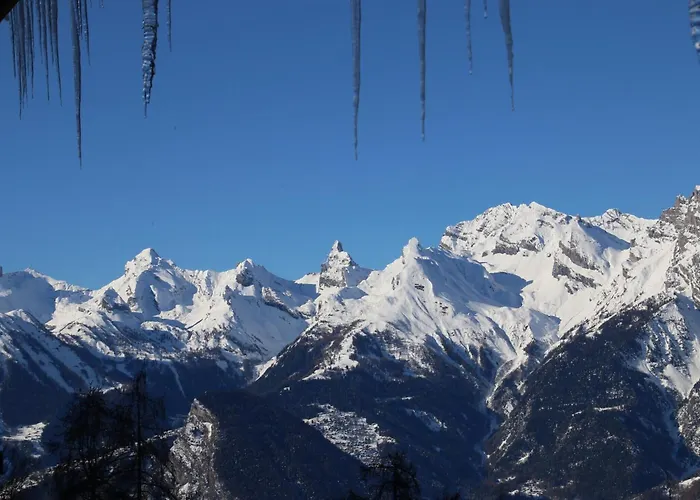 Near Centre Of The Village * ナンダ